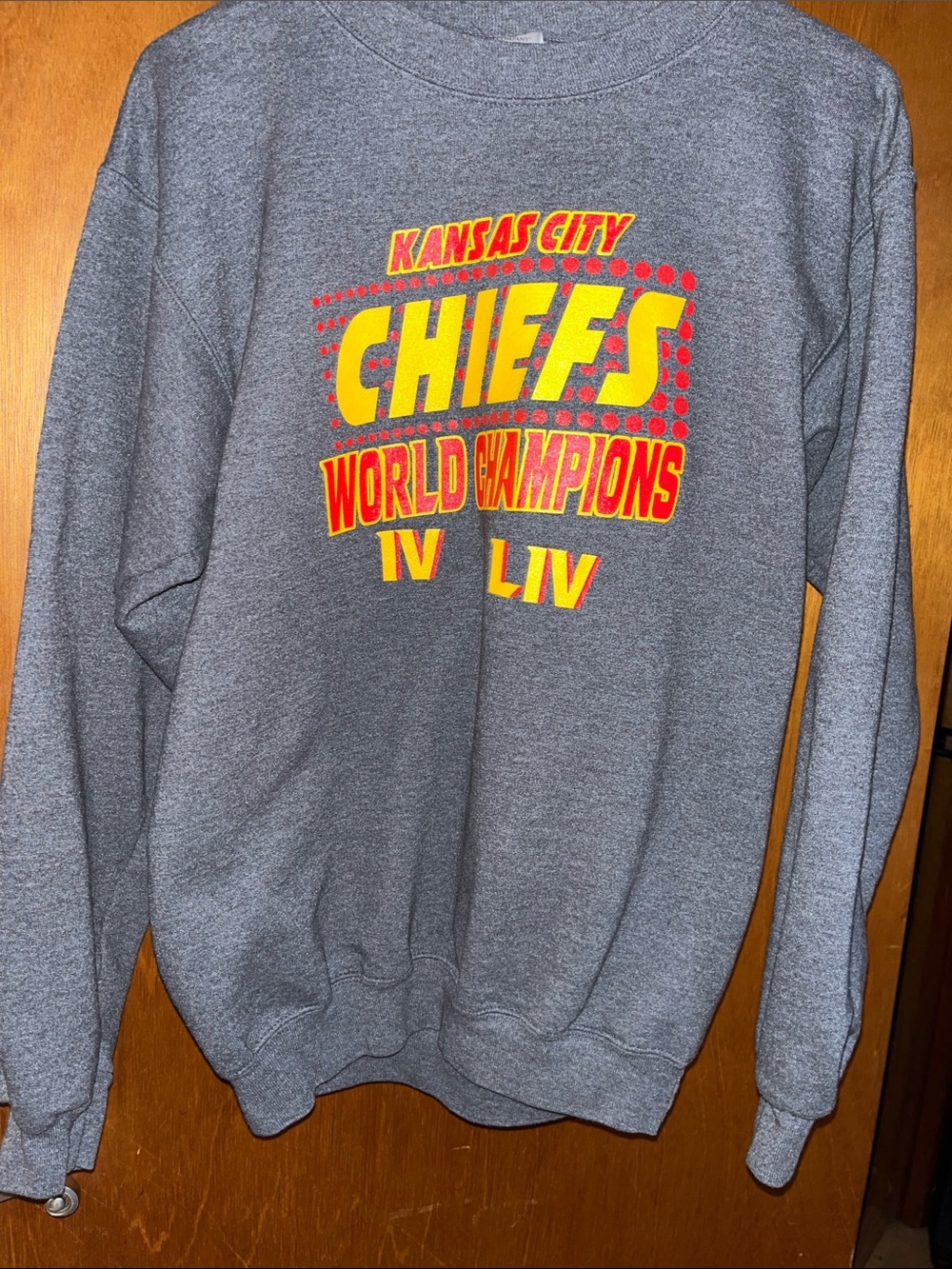 Kansas City Chiefs Gray 'World Champions' Crewneck Sweatshirt Size Small.